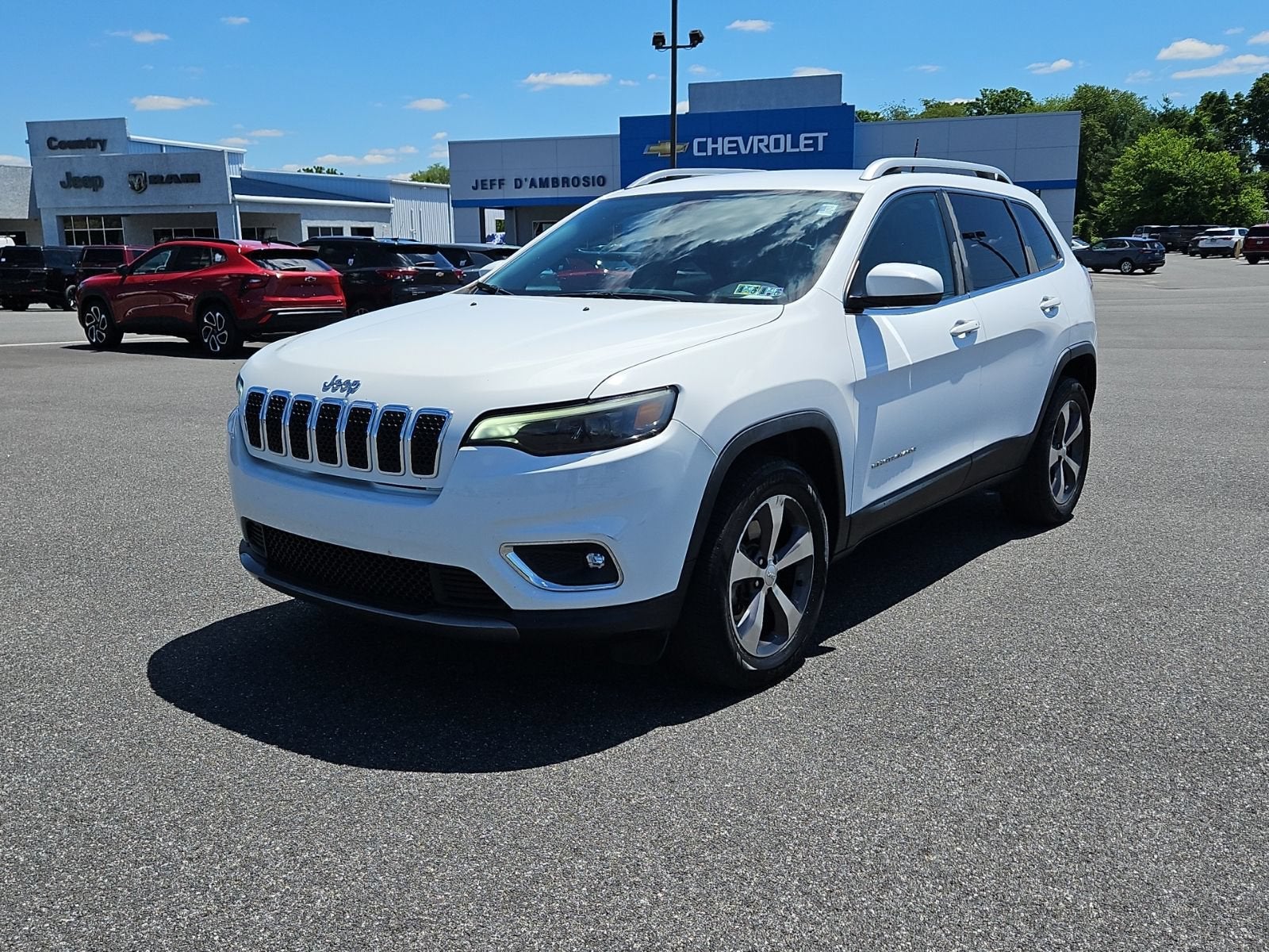 2019 Jeep Cherokee Limited in White — front three-quarter view